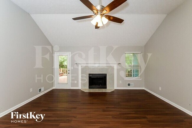 Building Photo - 470 Willow Ln