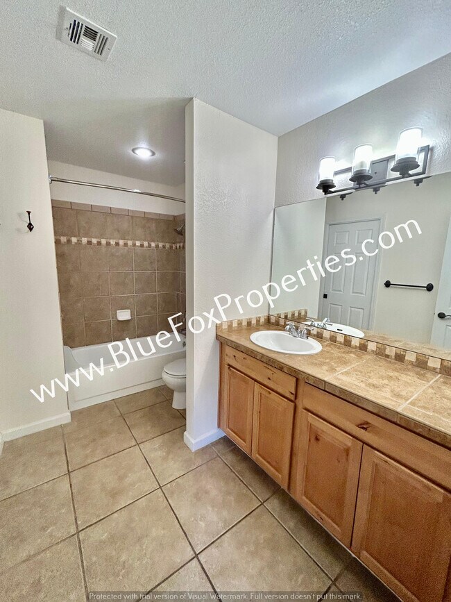 Building Photo - 6490 N Tierra De Las Catalinas