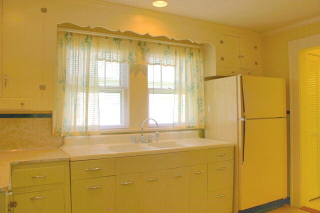Building Photo - 2 Bedroom Cottage Plan Available Mid-August