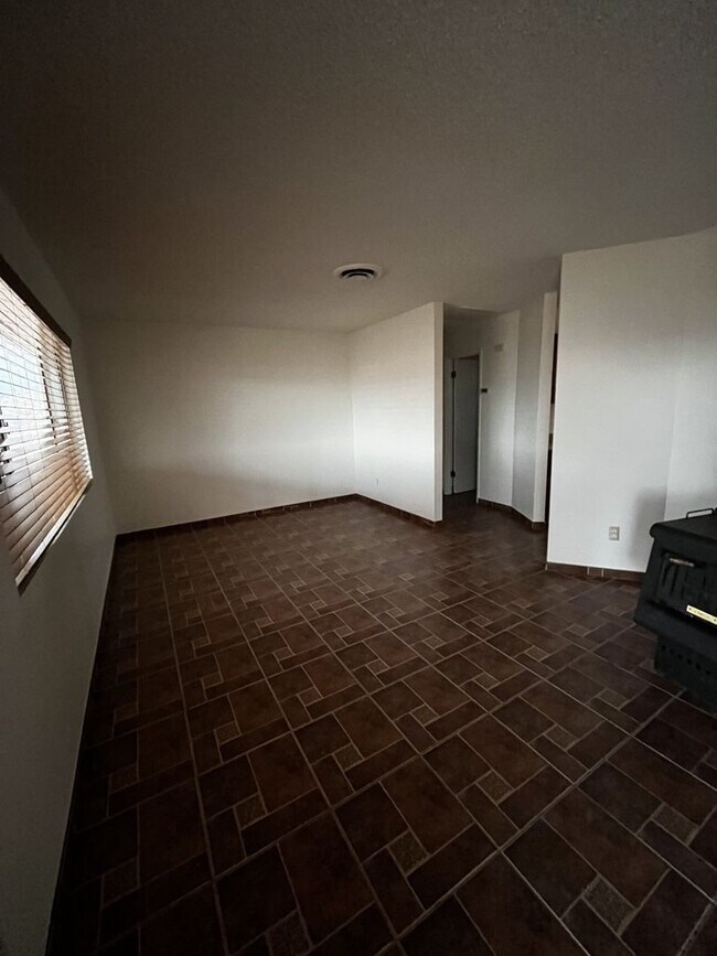 Building Photo - AVAILABLE NOW $200 off First Month Rent