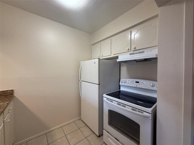 Building Photo - 1530 Heights Blvd