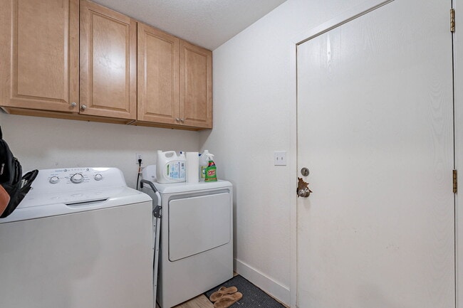 Building Photo - 651 E Kael Cir