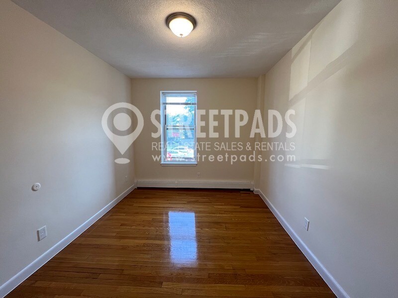 Building Photo - 172 N Beacon St