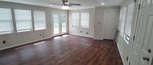Building Photo - 1107 Manatee Ln