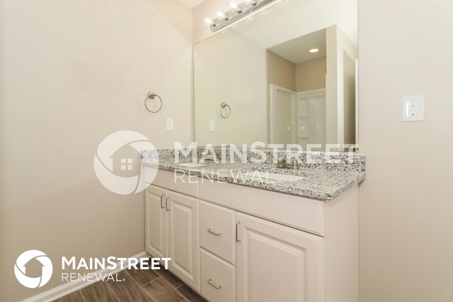 Building Photo - 2401 Bethune Cir