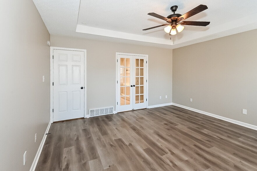 Building Photo - 3163 Big Ben S