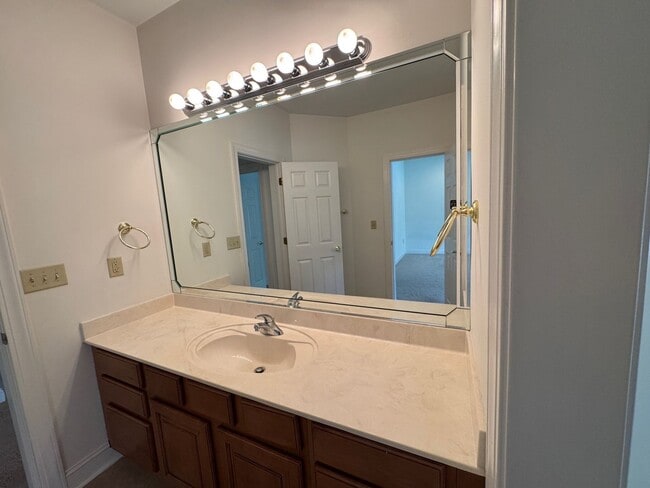 Building Photo - South AVL - Grand Residence in The Cotswol...