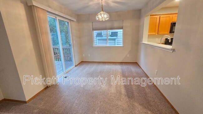 Building Photo - 1010 NW Poppy Ct