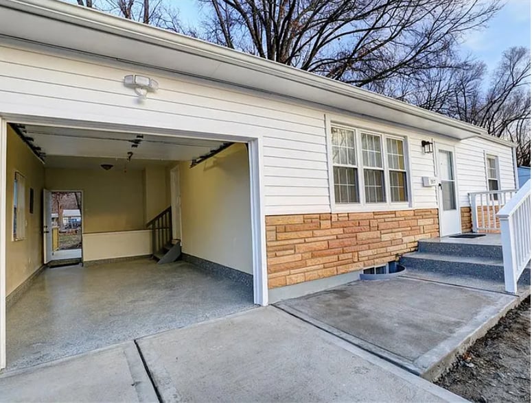 Building Photo - 5517 Willow Ave