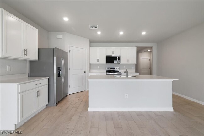 Building Photo - 1523 SW 19th Pl