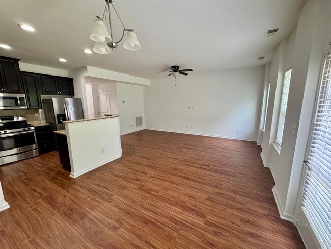 Building Photo - 3BR/2.5BA Townhouse in Steele Creek's Ston...