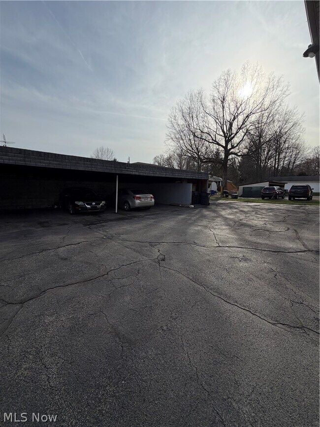 Building Photo - 835 Cook Ave