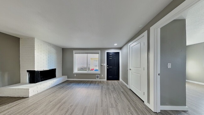 Building Photo - 1105 S Woodlawn St