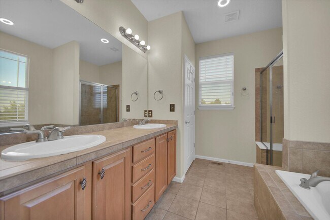 Building Photo - Modern 2-Bed, 3-Bath Home in The Village at Five Parks – Ralston Valley - AVAILABLE SEPTEMBER 1ST!!