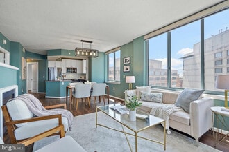 Building Photo - 851 N Glebe Rd