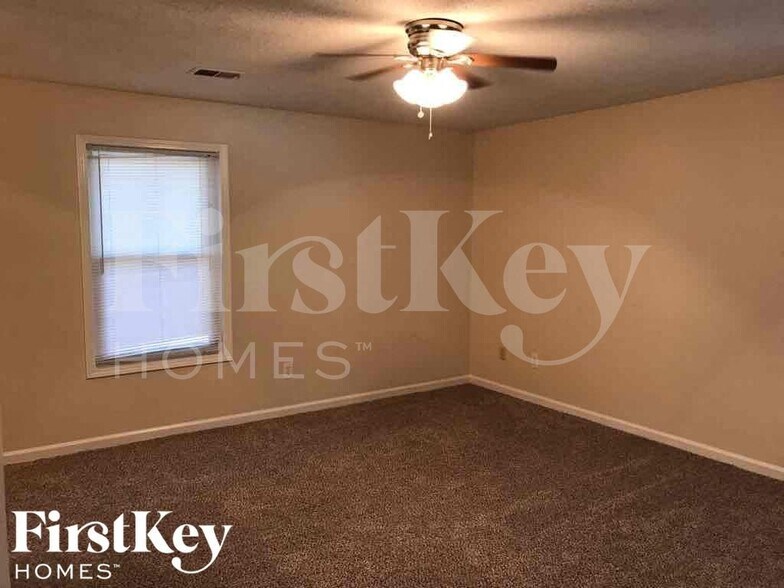 Building Photo - 5334 Memorial Ln SW