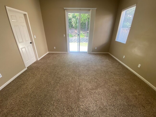 Building Photo - 4 bedroom in Paso Robles