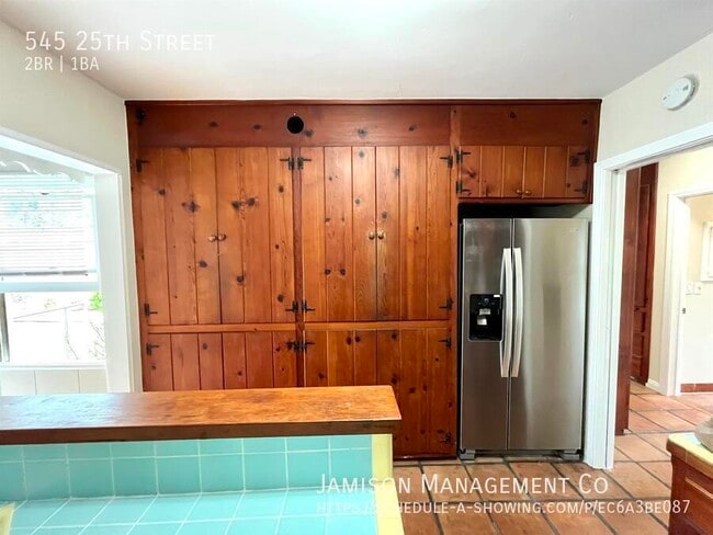 Building Photo - 545 25th St