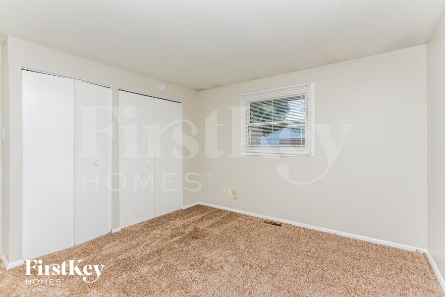 Building Photo - 11048 McDowell Dr