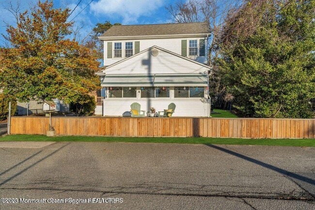 Building Photo - 1708 Lake Dr