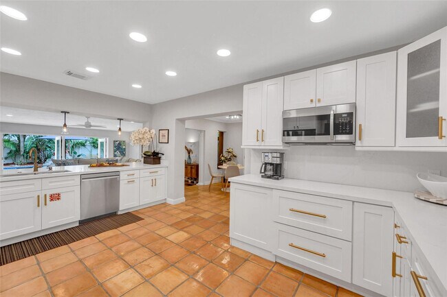 Building Photo - 2757 NE 20th St