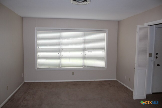 Building Photo - 525 Beverly Ln