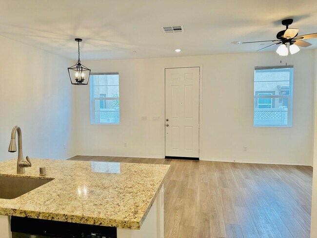 Building Photo - Newly Built 3 Bed Condo for Rent in Winche...