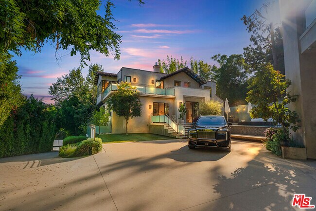 Building Photo - 7801 Hillside Ave