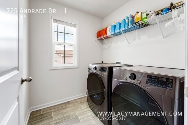 Building Photo - 725 Andrade Dr