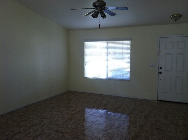 Building Photo - Charming Home in North Turlock