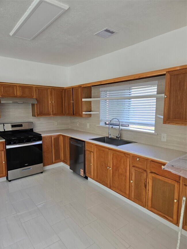 Building Photo - 16203 Dryberry Ct