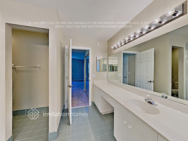 Building Photo - 9820 Fairway Cove Ln