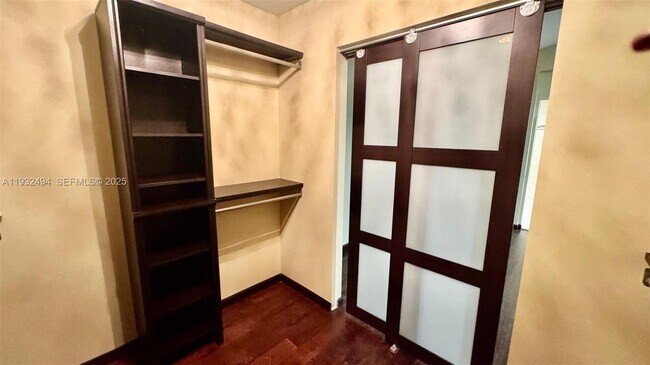 Building Photo - 1094 Redwood St