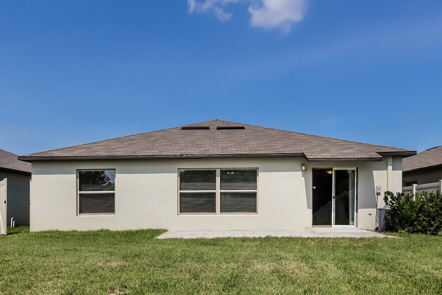 Building Photo - 15708 Charr Island St