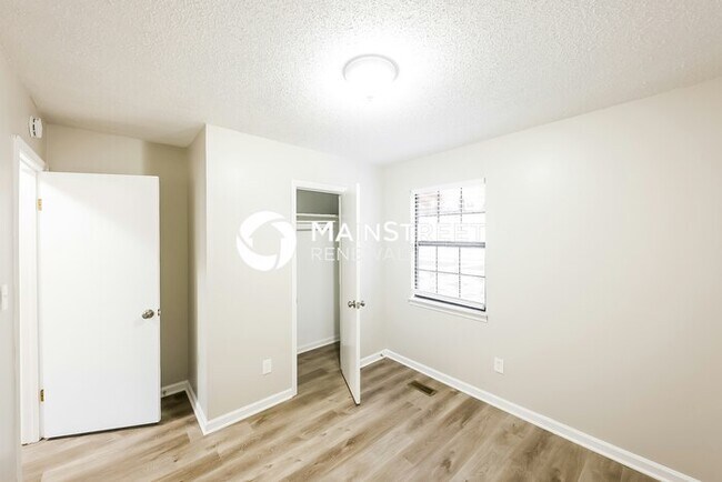Building Photo - 3 Bedroom Pet-Friendly Home in HUEYTOWN, AL with Main Street Renewal