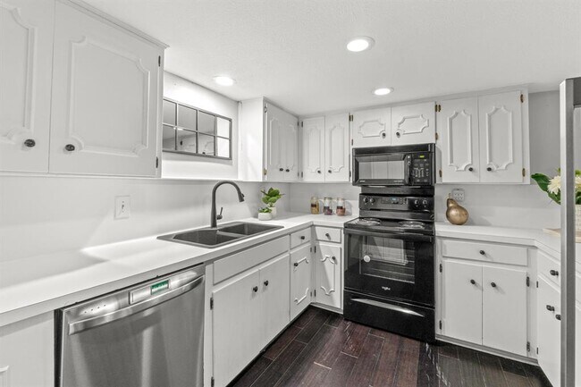 Building Photo - 6109 Bullard Dr