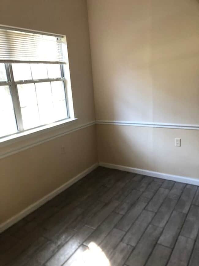 Building Photo - 252 Stonebridge Dr