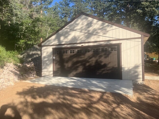 Building Photo - 10753 Mountain Ave