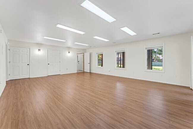 Building Photo - 3261 Eden Dr