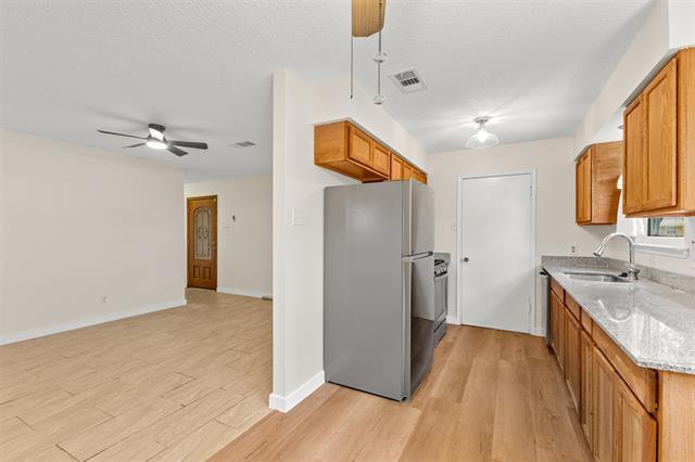 Building Photo - 929 Meadow Mead Dr