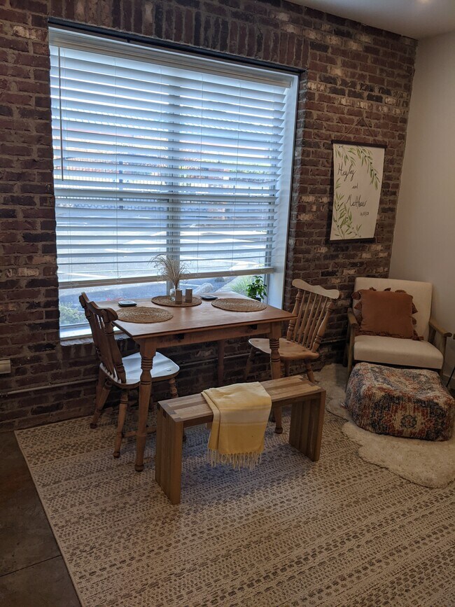 Building Photo - 445 N Sessions St NW