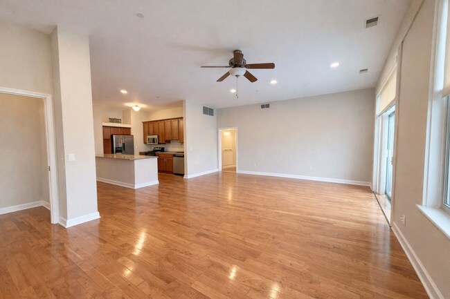 Building Photo - 2 Bedroom, 2 Bathroom