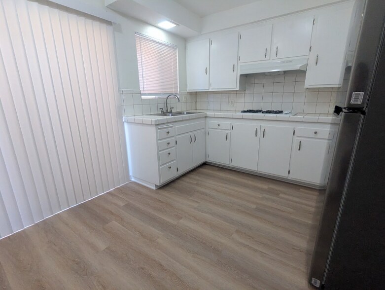 Building Photo - 216 Melrose Dr