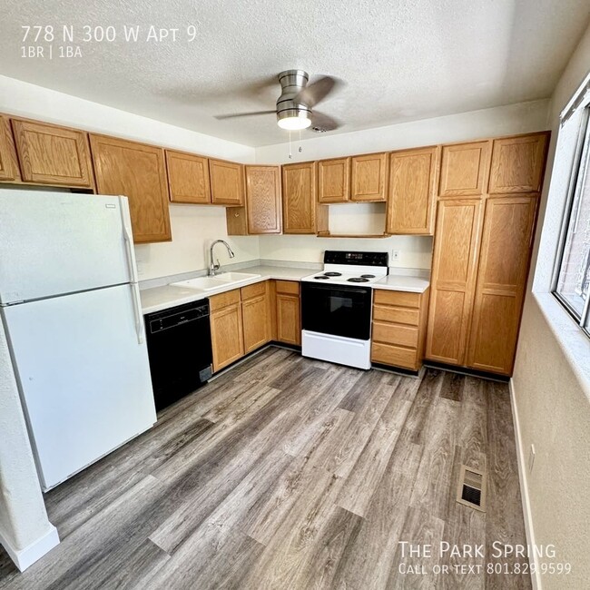 Building Photo - Large Top Floor Pet Friendly 1 Br in Marma...