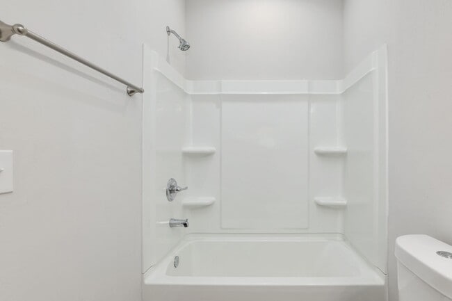 Building Photo - 3 BEDROOM HOME AVAILABLE FOR AUGUST 2026!!!