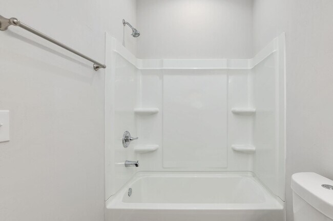 Building Photo - Stunning Brand-New 3-Bedroom, 3-Bathroom H...