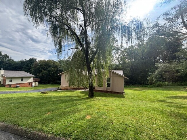Building Photo - 6421 Orchard View Ln