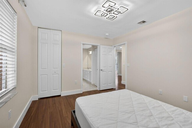 Building Photo - 1724 Annandale Cir