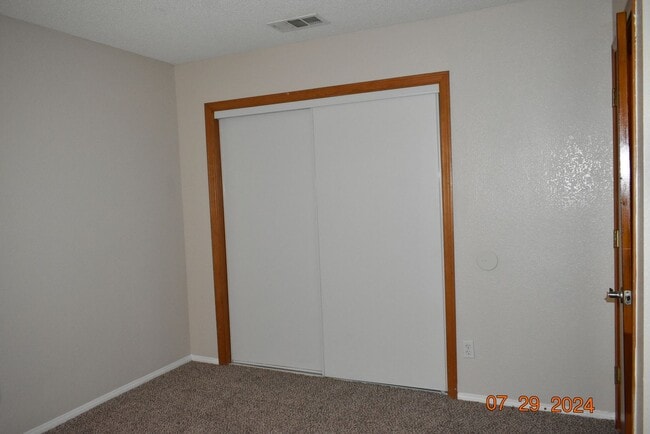 Building Photo - Charming 3-Bedroom Home with Spacious Backyard & 2-Car Garage