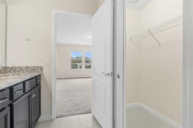 Building Photo - 2406 Dubai St